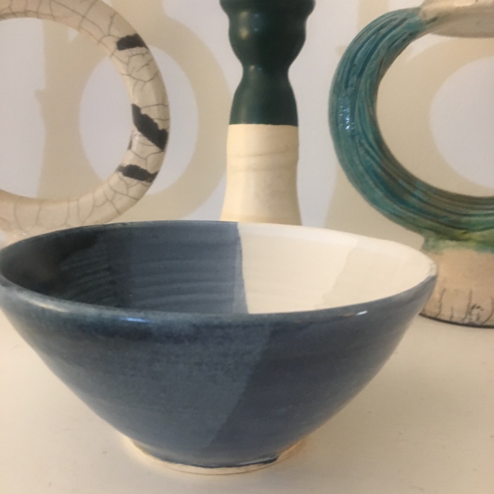 Handmade pottery bowl- wheel thrown blue and white beachy small serving bowl β¨π - Picture 7 of 8